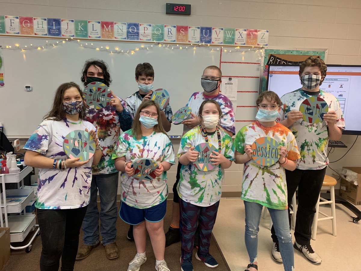 LRHSWildcats's tweet photo. Mrs. Thomas’s class was excited to share their end of the year projects. https://t.co/FiaGLhKTRg