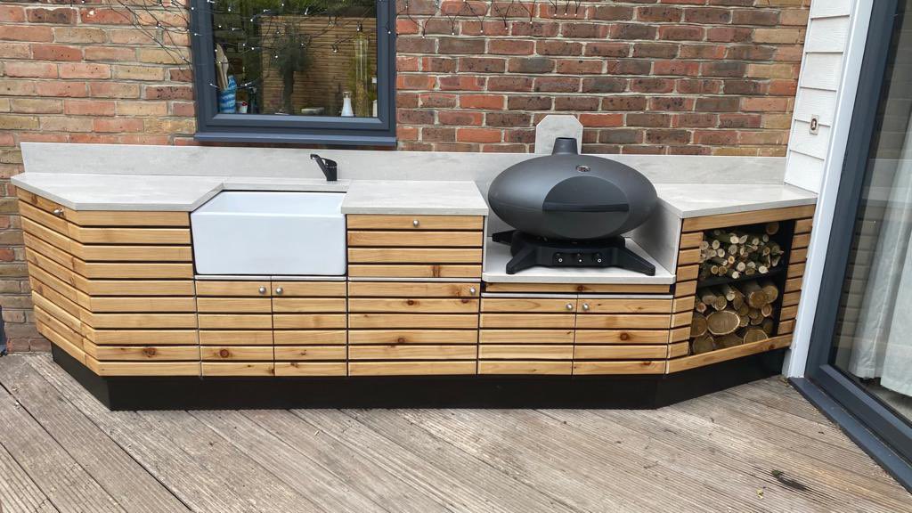 AdrianCarpentry's tweet photo. Bespoke outdoor kitchen with locally sourced cedar and Corian worktop #outdoorkitchen #carpentrywork #outdoorliving #southampton @ Southampton, England, U.K. https://t.co/zPD9UJWJWo