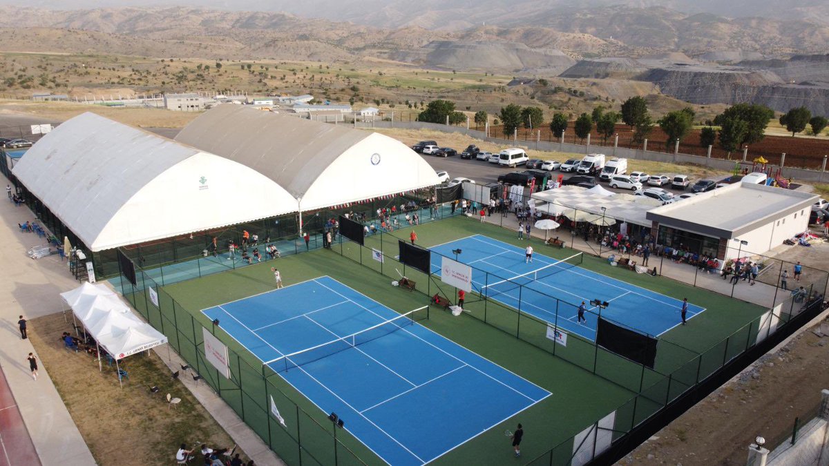 🎾 Şırnak’ta düzenlenen ilk tenis turnuvası ➡️ Cudi Cup 

Cudi Dağı eteklerinde artık tenis raketlerinin sesi yankılanıyor.