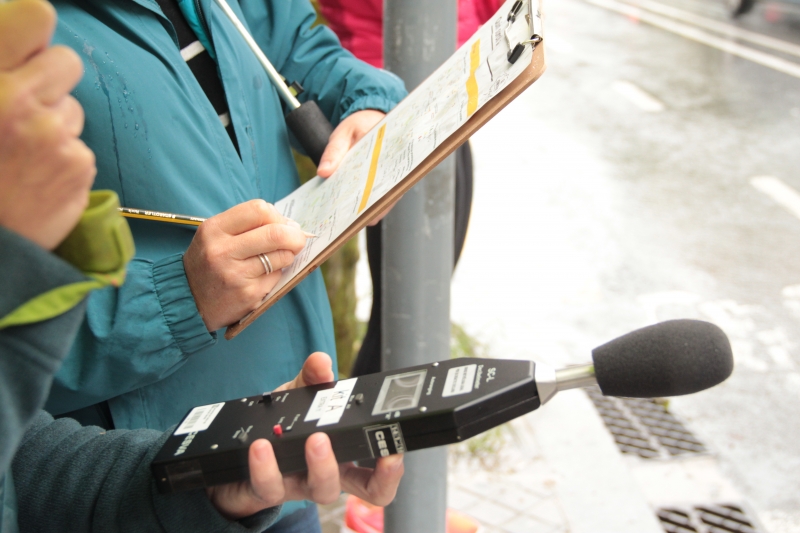 AccioClimaDIBA's tweet image. 🆕Guia #ApSambiental x prevenir la #ContaminacióAcústica en equipaments públics sensibles, com sales d’espera dels centres d'atenció primària o biblioteques. El projecte ha estat dissenyat perquè es pugui fer dins del #ServeiComunitari ESO. Informació 👉bit.ly/eAmbient142