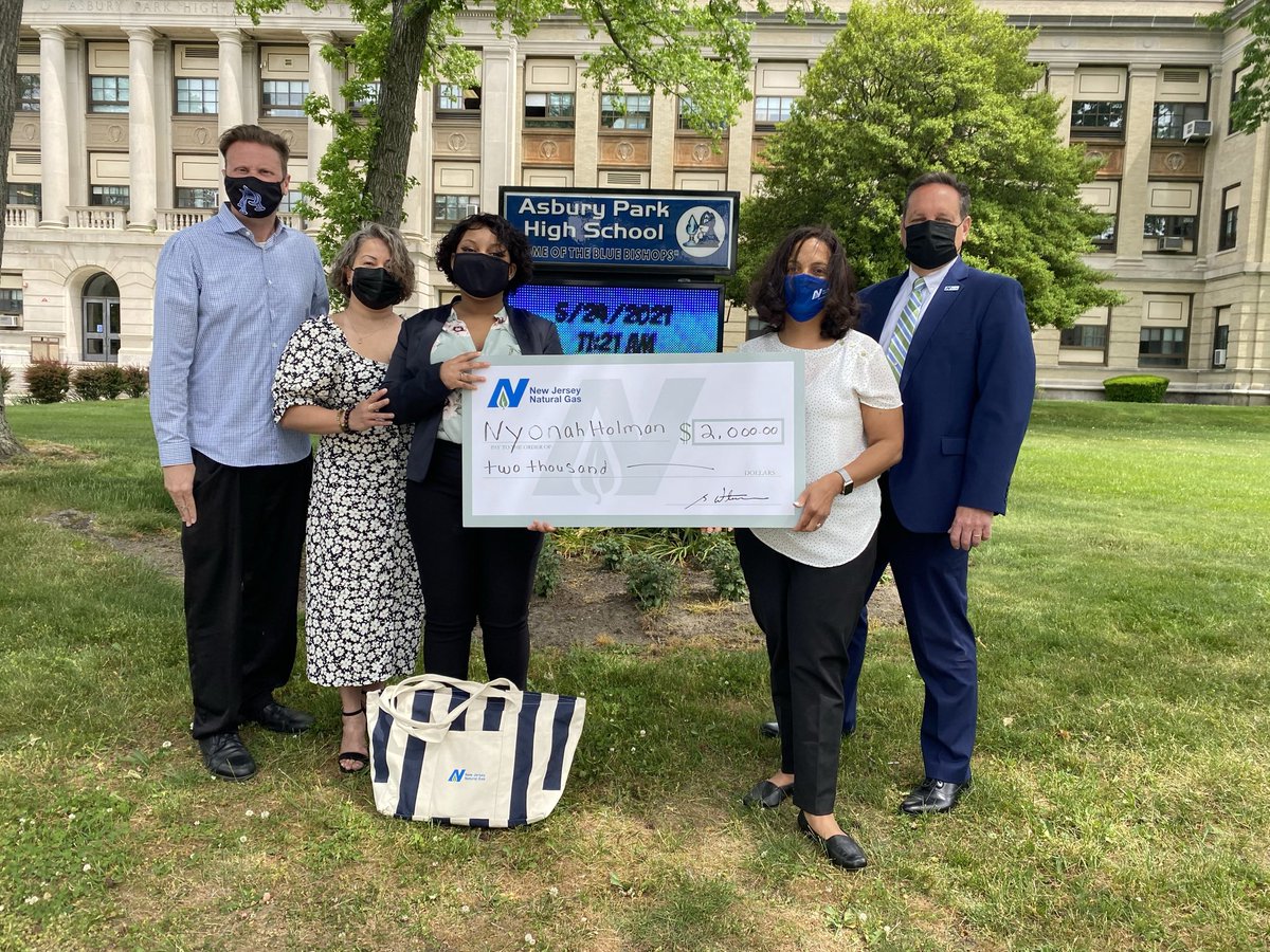 mynethonorfirst's tweet image. Congrats to Cadet Holman who earned a $2000 scholarship from @NJNaturalGas which will go towards her degree in Criminal Justice. She will be graduating this year with college credit from @FDUWhatsNew as well as #FirstResponderCerts #HonorFirst #FutureLEO #SheIsTheChange