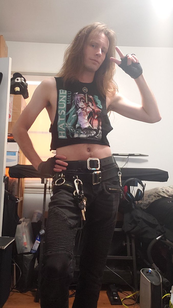 Aphotic_Knight's tweet photo. #justMattThings #miku #cropTop https://t.co/ChsBfE0UPL