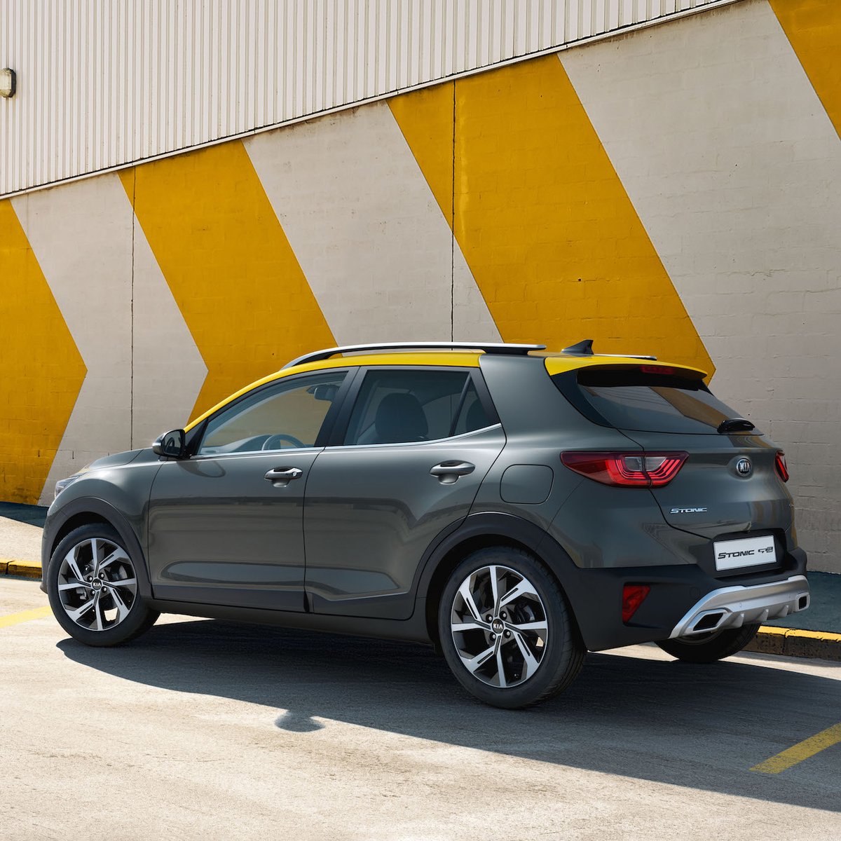 No importa desde que ángulo lo mires, el nuevo #Stonic GT Line te enamora 🖤💛

Descubre más 👉🏻 kiacanarias.es/stonic