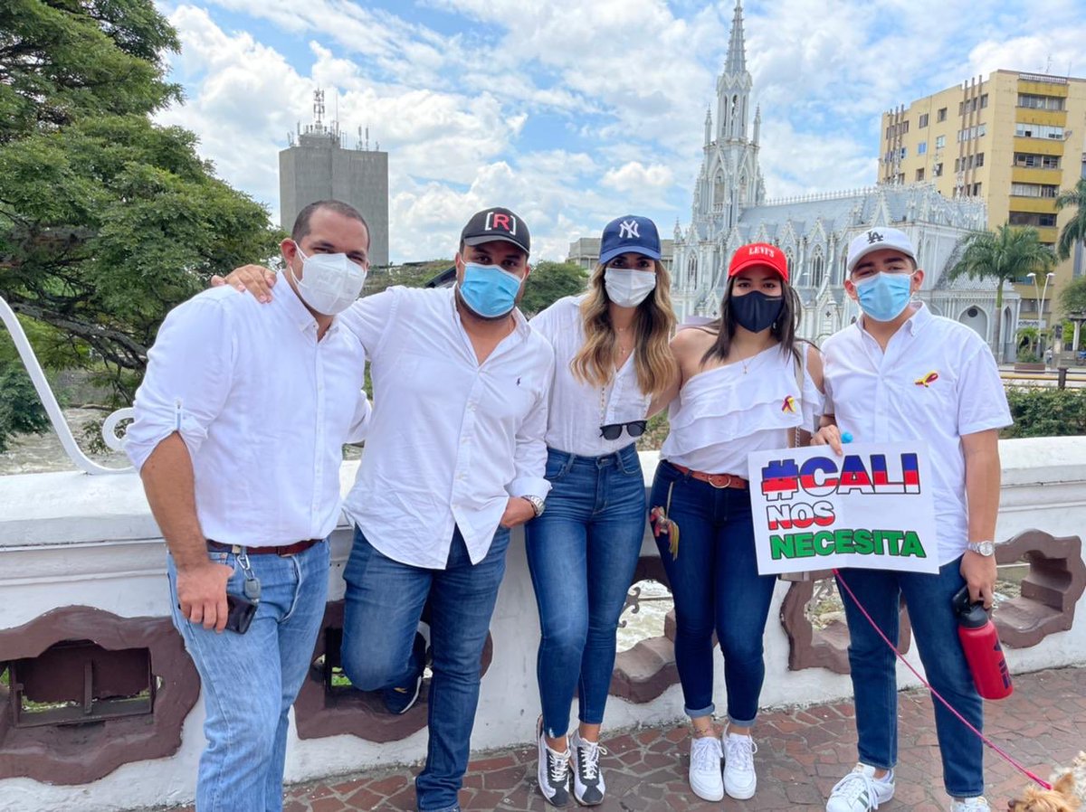 UniCDValle's tweet photo. UniCD Valle presente en la #MarchaDelSilencio

Unidos en Cali exigimos
#NoMasBloqueos 
#NoMasMuertos 
#NoMasViolencia https://t.co/Ym7YwmxQYa