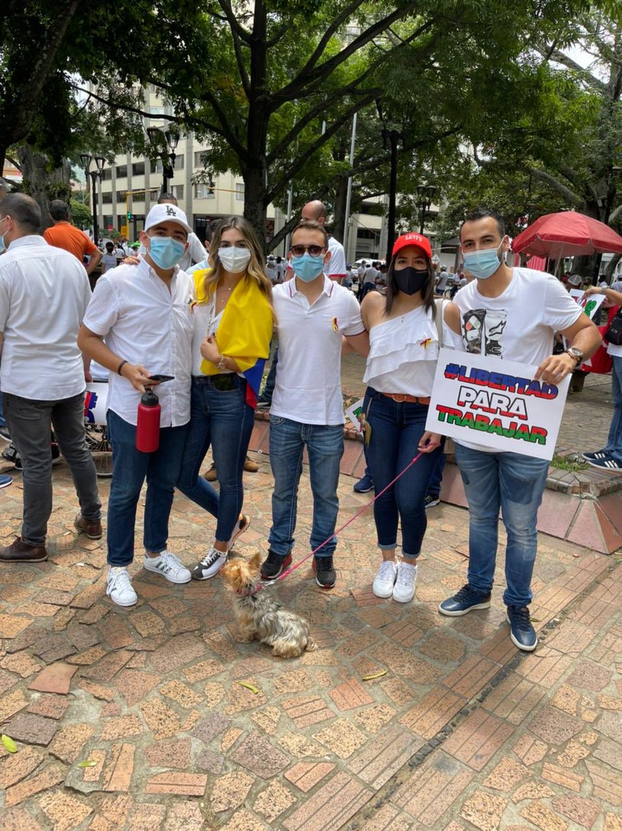 UniCDValle's tweet photo. UniCD Valle presente en la #MarchaDelSilencio

Unidos en Cali exigimos
#NoMasBloqueos 
#NoMasMuertos 
#NoMasViolencia https://t.co/Ym7YwmxQYa