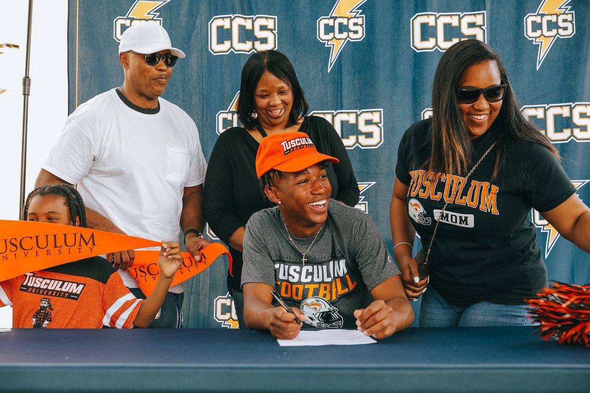 deion_lewis1's tweet photo. Officially Apart Of The Pioneer Family! 🤝🧡 https://t.co/B4HnrwcH0e