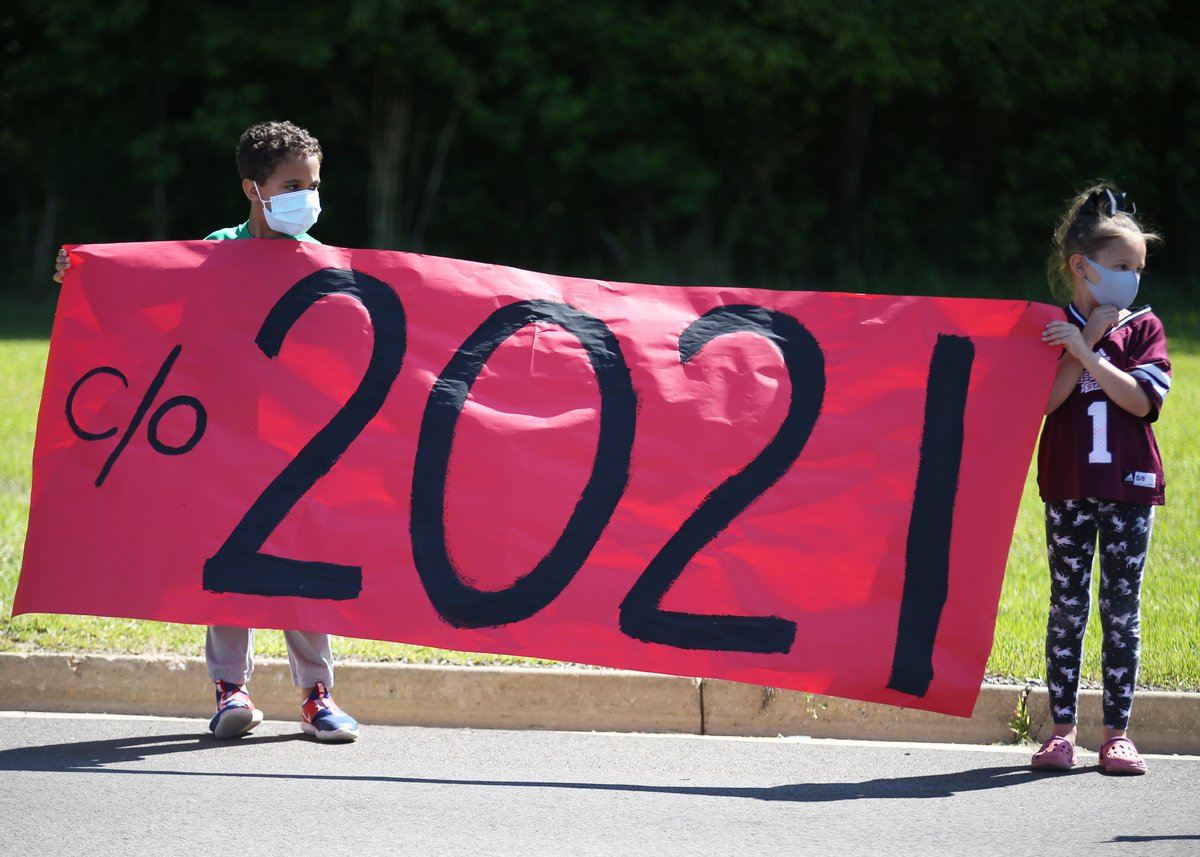 ClintonSchools's tweet photo. (GALLERY) Senior Cap and Gown Parade on Arrow Drive https://t.co/tC7pEyLqMU https://t.co/WojloCSMxM