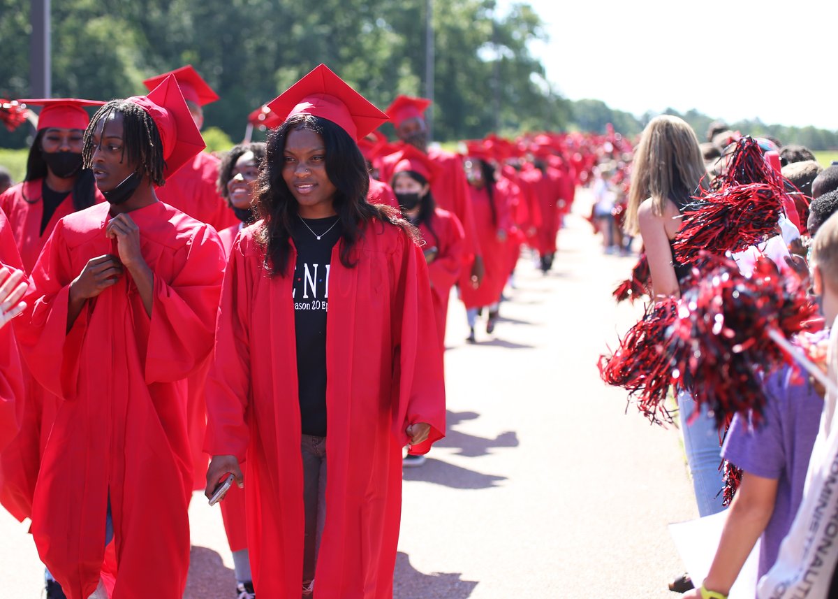 ClintonSchools's tweet photo. (GALLERY) Senior Cap and Gown Parade on Arrow Drive https://t.co/tC7pEyLqMU https://t.co/WojloCSMxM