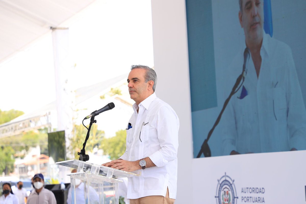 PresidenciaRD's tweet image. ¡Más oportunidades para Barahona y su gente!
El Pdte. @LuisAbinader participó en la puesta en funcionamiento de la primera fase del remozado puerto de Barahona, que permitirá dinamizar la economía, generar nuevos empleos y fomentar las exportaciones. #EstamosCambiando