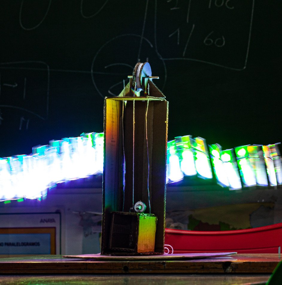 Aula_Avanza's tweet photo. Cuando quieres explicar la luz y el color de ciencias naturales y tienes un compañero fotógrafo en el cole y  unos niños fantásticos que avisas para mañana una cámara reflex salen cosas maravillosas como estas!!! 🥰🥰🥰 Mil gracias Chema!!! https://t.co/QZm5fieuSO