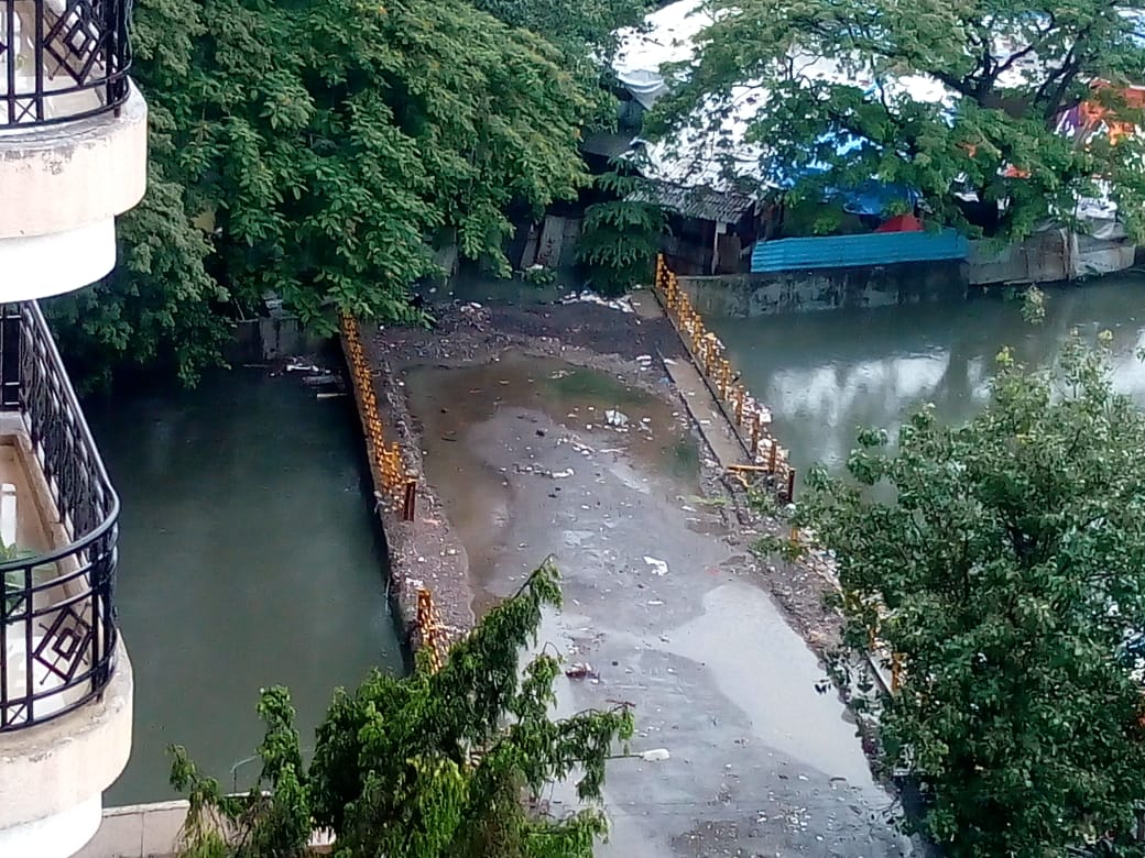 <a href="/vakolaalm/">Vakola ALM</a> <a href="/TOIMumbai/">TOI Mumbai</a> <a href="/mybmc/">माझी Mumbai, आपली BMC</a> <a href="/tholiya/">Alok Tholiya</a> @mybmcBridges  the opening of bridge  On vakola river (nalla) behind sagar Avenue chsl Dhobighat unnecessarily held up for no reason. Citizens long awaited bridge is used by drunkards, gardullas, parking etc. But not opened for padestrians