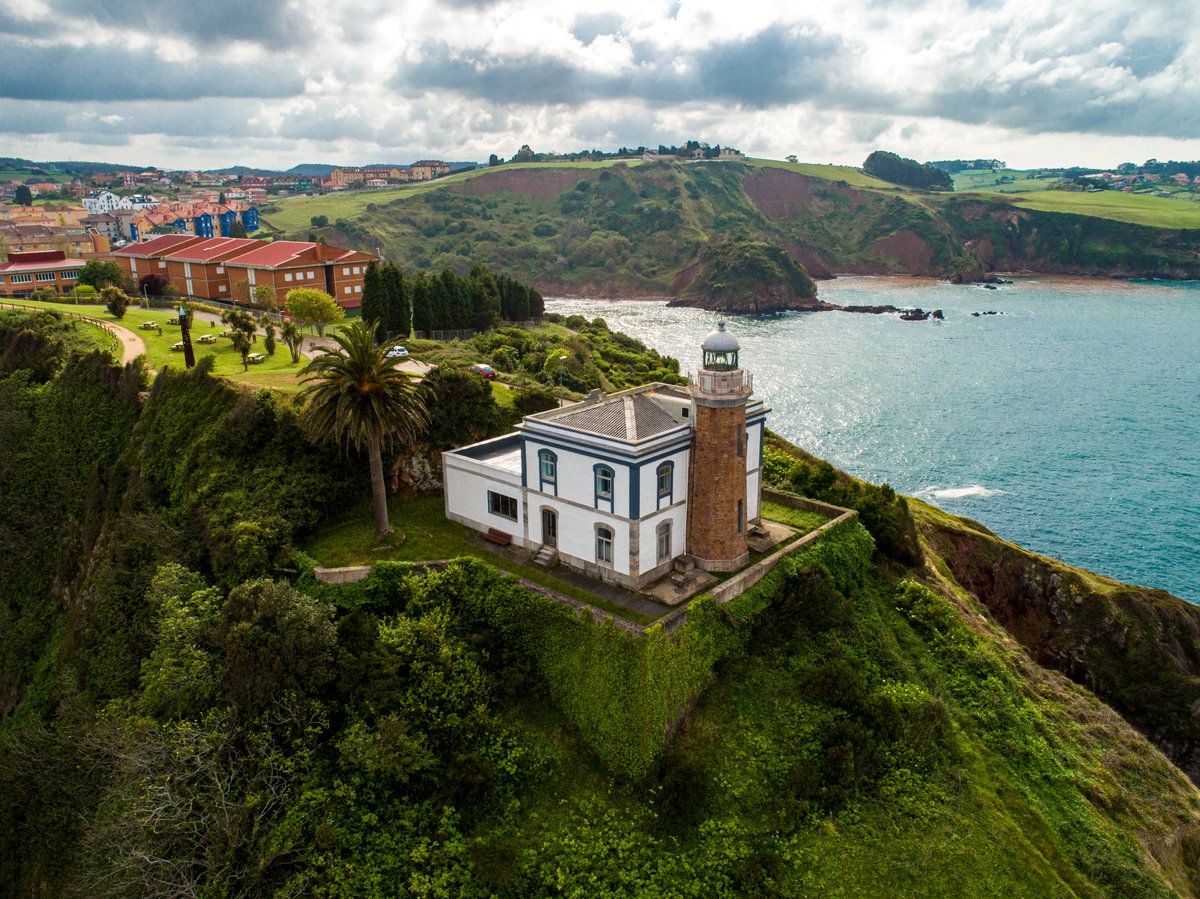alpha_drones's tweet photo. Feliz Martes de Campo a todxs los ovetenses, aunque nosotros no lo pudimos disfrutar, os enseñamos unas bonitas fotos ahora que ya casi acaba el día! https://t.co/IuF1ObQA7l #turismoasturias @TurismoAsturias #candas #asturias #alphadrones #drones #drone #dron #dji https://t.co/yvtjIFCgYm