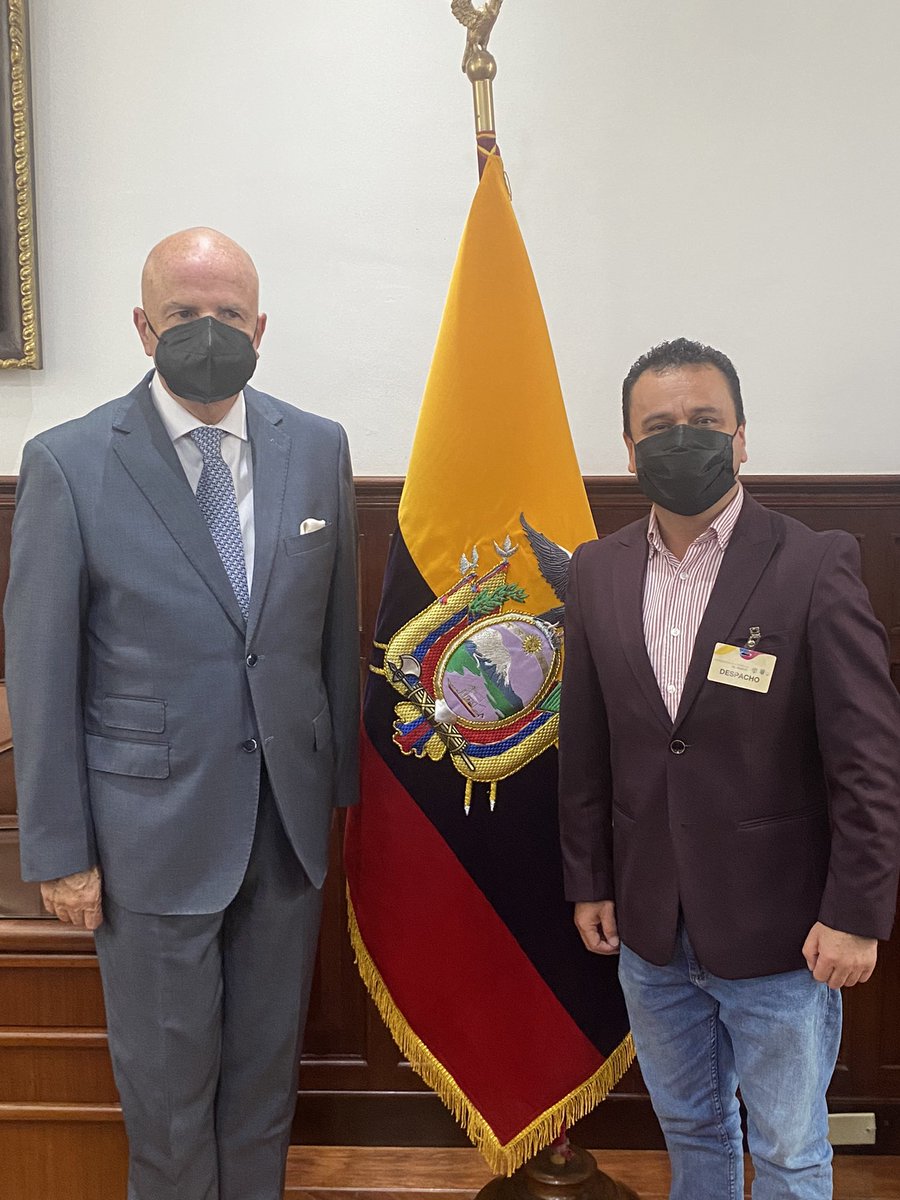 Gracias señor Vicepresidente <a href="/ABorreroVega/">Alfredo Borrero Vega</a> por recibirnos. Trabajamos y analizamos a profundidad la enorme responsabilidad que asumimos, sobre todo para llevar adelante el proceso de vacunación con toda el alma por el bienestar de la gente.

#GobiernoDelEncuentro