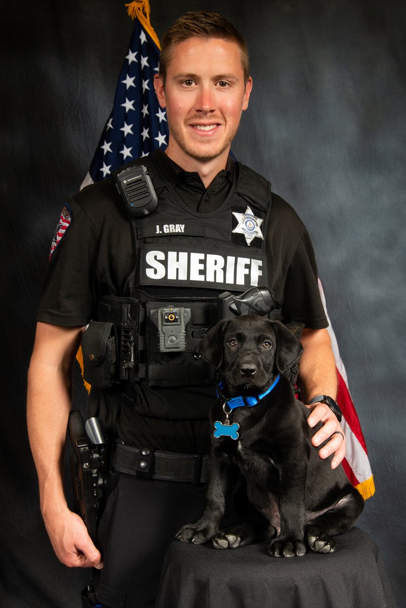 DenverChannel's tweet photo. Rex, a 10-week-old black Labrador, has been sworn in as the newest member of the Arapahoe County Sheriff's Office! He will work as a therapy dog at Littleton Public Schools. Good luck in training, Rex! 

(📸 : @ArapahoeSO) https://t.co/CUxKusMt4N