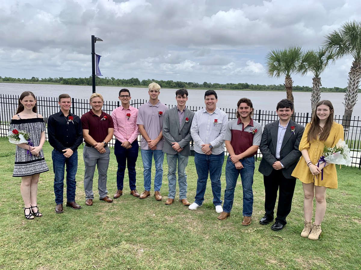 jdeckert9's tweet photo. Port Neches-Groves Class of 2021 Top 10 luncheon. These top graduates were celebrated today with lunch at The Wheelhouse provided by Port Neches Chamber of Commerce and Groves Chamber of Commerce. Congrats! #PNGproud https://t.co/3iSd3i6vHU