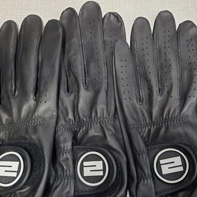 2underGolf's tweet photo. You can't beat the look of a black AAA Premium Cabretta Leather Glove 🤩🤩🤩

#blackcabretta #cabretta #2UnderCLR #ColouredCabretta #StAndrewsGolf #thehomeofgolf #premiumcabretta #bestcabretta #golfbrands #golf #bestcabretta https://t.co/gTLcAnO9Di
