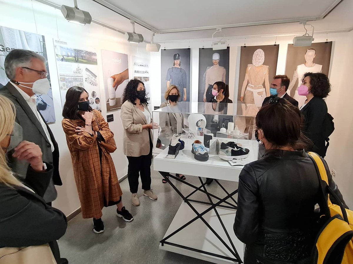 socmartafarres's tweet photo. Molt de talent a l'exposició d'@ESDi_Barcelona en homenatge a Josep Bombardó, a qui vaig tenir la sort de conèixer i a qui admiro pel seu compromís social i per ser un ferm defensor del progrés, de la innovació i de la creativitat

#Sabadell va tenir molta sort de comptar amb ell https://t.co/NGvO0VclZs