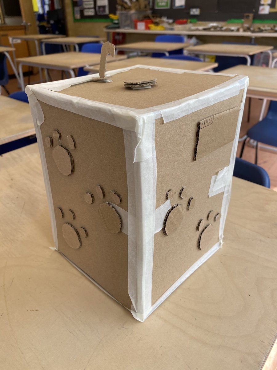 iwatcharee's tweet photo. Y8 card modeling so proud of their works https://t.co/PUT1IBBkvW