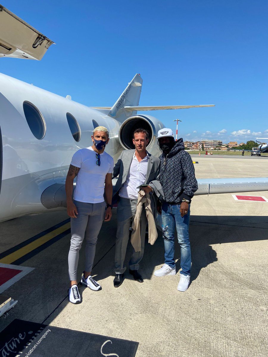 BarzoAjans's tweet photo. 🚨🔥 #SONDAKİKA

🗞 Trabzonspor’un yeni transferleri Bruno Peres ve Gervinho “Bu nasıl memleket aq ?” diyerek ülkelerine döndü. Trabzonspor’a bizi rezil ettikleri için teşekkür ediyoruz, başarılarının devamını diliyoruz. https://t.co/xUZESc997B