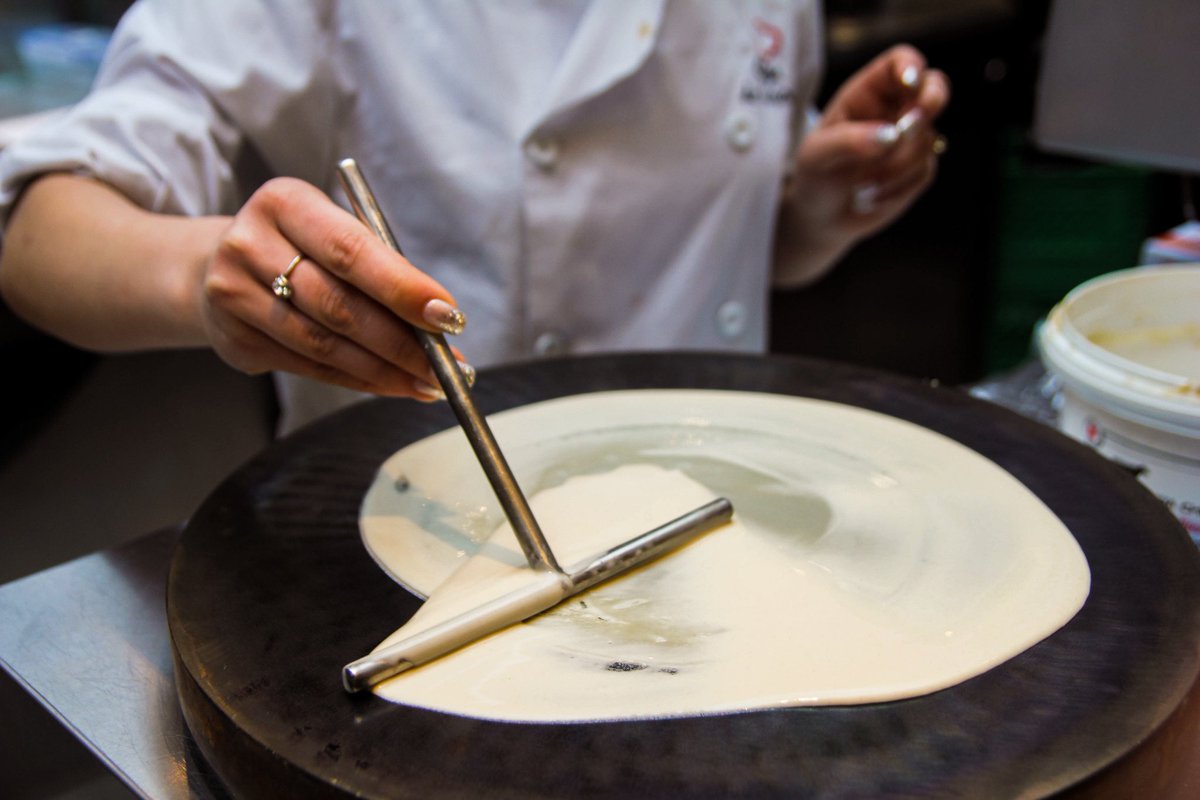 CrepeDelicious's tweet photo. Don’t you find the preparation of crepes very visually pleasing?? 🪄 https://t.co/OQqQ1qyng2