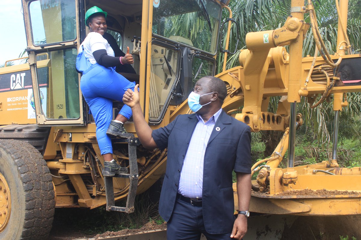 IOMSierraLeone's tweet image. Today,  @UNSierraLeone  Resident Coordinator,  Dr Babatunde Ahonsi visited our TVET Project site  in Sumbuya,Bo District.

Dr Ahonsi acknowledged the importance of the  initiative &amp;amp; assured community stakeholders of UN's support to address youth unemployment challenges in 🇸🇱