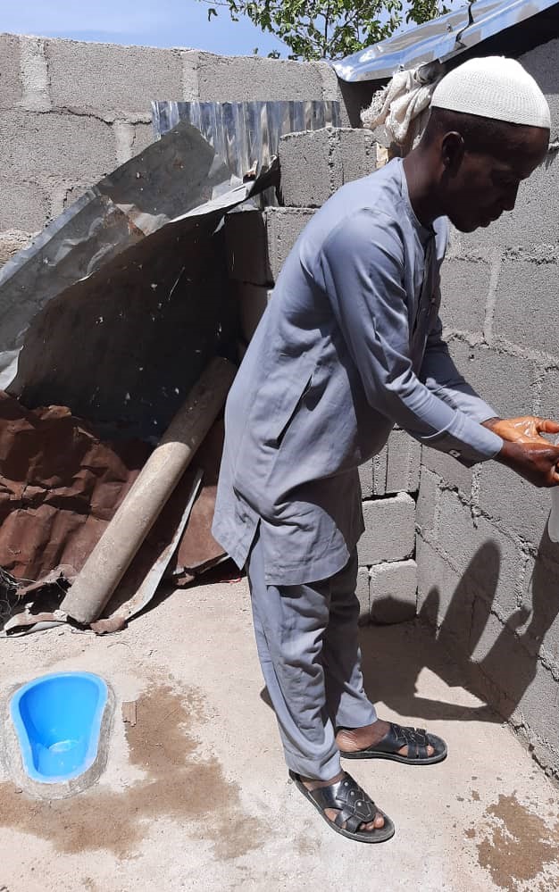 UNICEF_Nigeria's tweet photo. In Biu, #Borno state, we are supporting families with free #SatoPan toilets!

From house to house, the odourless and fly-preventing #SatoPan will end open defecation and childhood stunting.

Thanks to @FCDOGovUK for funding! https://t.co/vEolZJZlwr