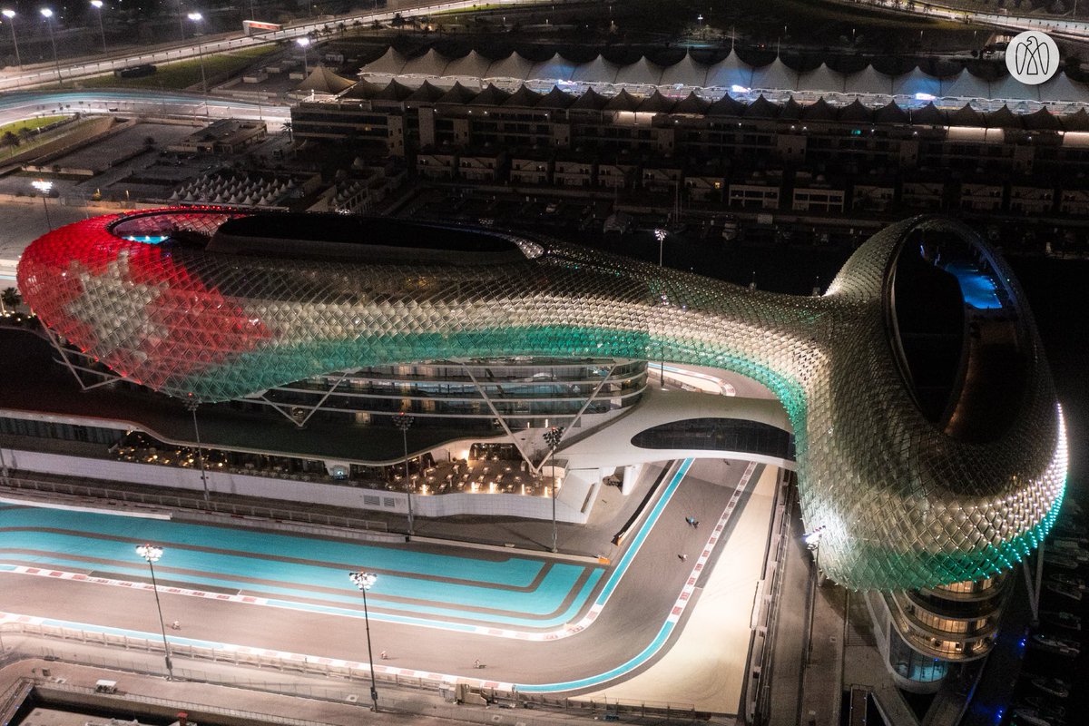 Sajwani's tweet photo. #AbuDhabi lights up its iconic landmarks with the colours of the Jordanian flag 🇯🇴 in celebration of the 75th anniversary of the Hashemite Kingdom of Jordan’s Independence. #jordanindependenceday 
#عيد_الاستقلال_75 https://t.co/gP8wfe37bd
