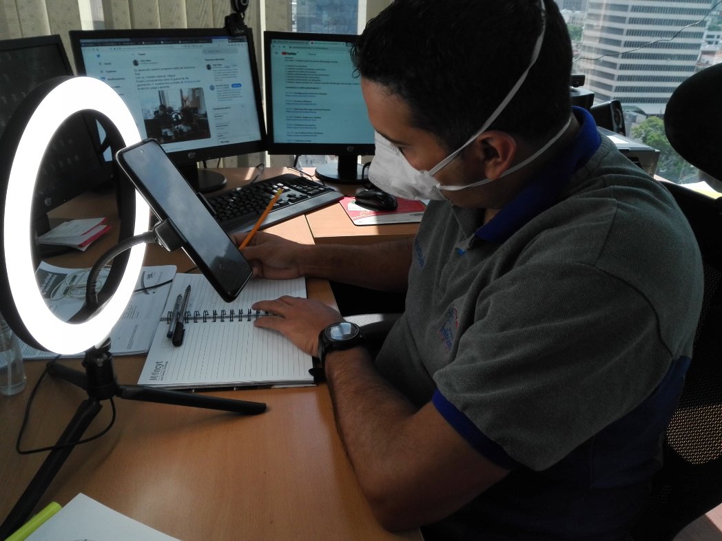 Nuestro presidente de <a href="/infocentro_ve/">Fundación Infocentro</a> <a href="/luisinfove/">Luis la Rosa📱💻🇻🇪</a> desde el programa <a href="/ActivosenRedVe/">Activos en Red 📻📻</a>  que se transmite por <a href="/SomosRMNoticias/">Radio Miraflores #LaVozDeLaVerdad</a> hablando sobre la importancia del uso de las tics dentro del poder popular.