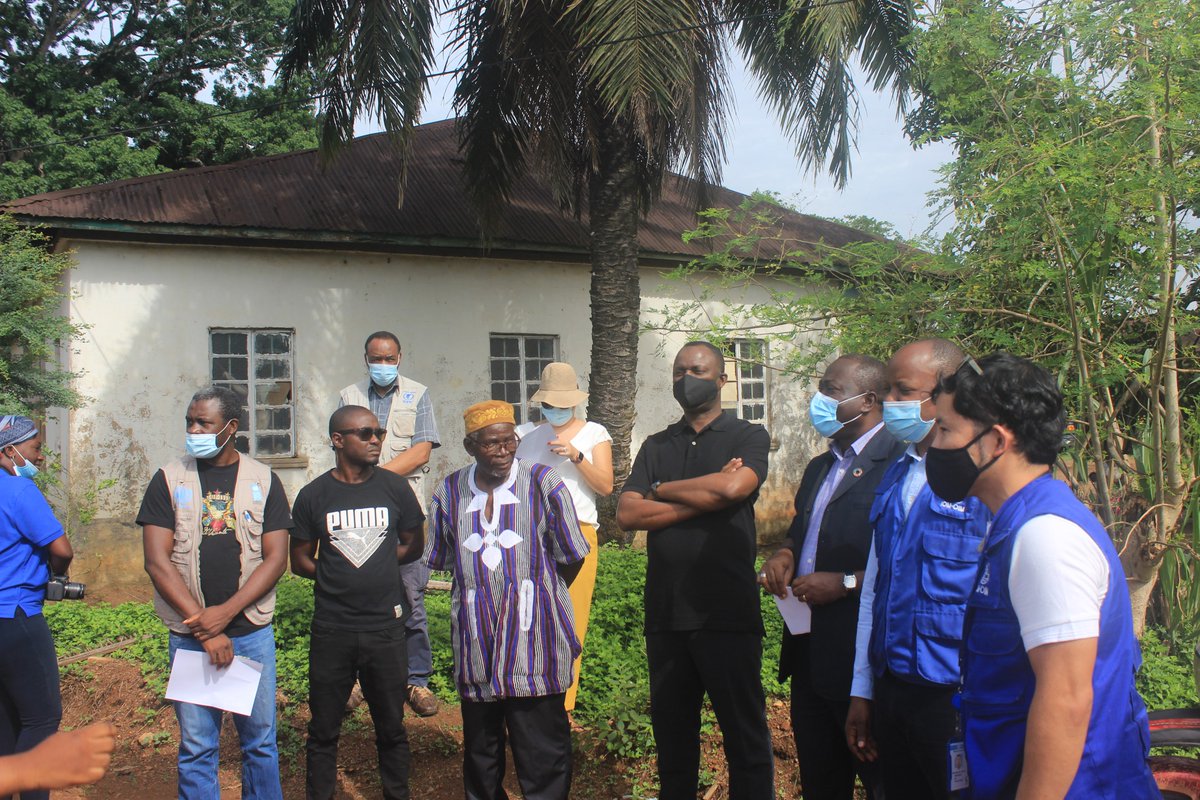 IOMSierraLeone's tweet image. Today,  @UNSierraLeone  Resident Coordinator,  Dr Babatunde Ahonsi visited our TVET Project site  in Sumbuya,Bo District.

Dr Ahonsi acknowledged the importance of the  initiative &amp;amp; assured community stakeholders of UN's support to address youth unemployment challenges in 🇸🇱