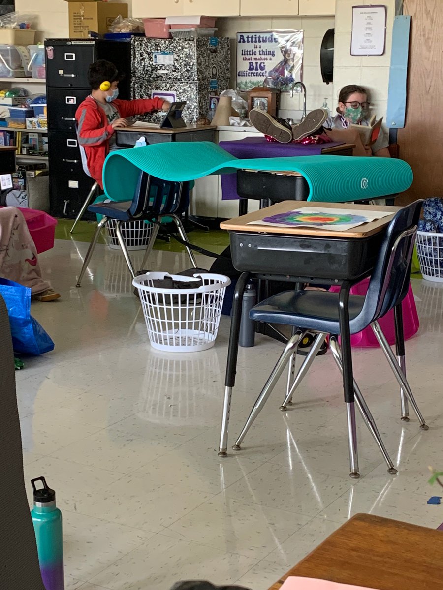 cproffitt's tweet photo. After a great 5th Grade Recognition Ceremony, the Proffitteers are relaxing and reading. They earned it!π #GrowAtFO https://t.co/VxZEqt8ghv