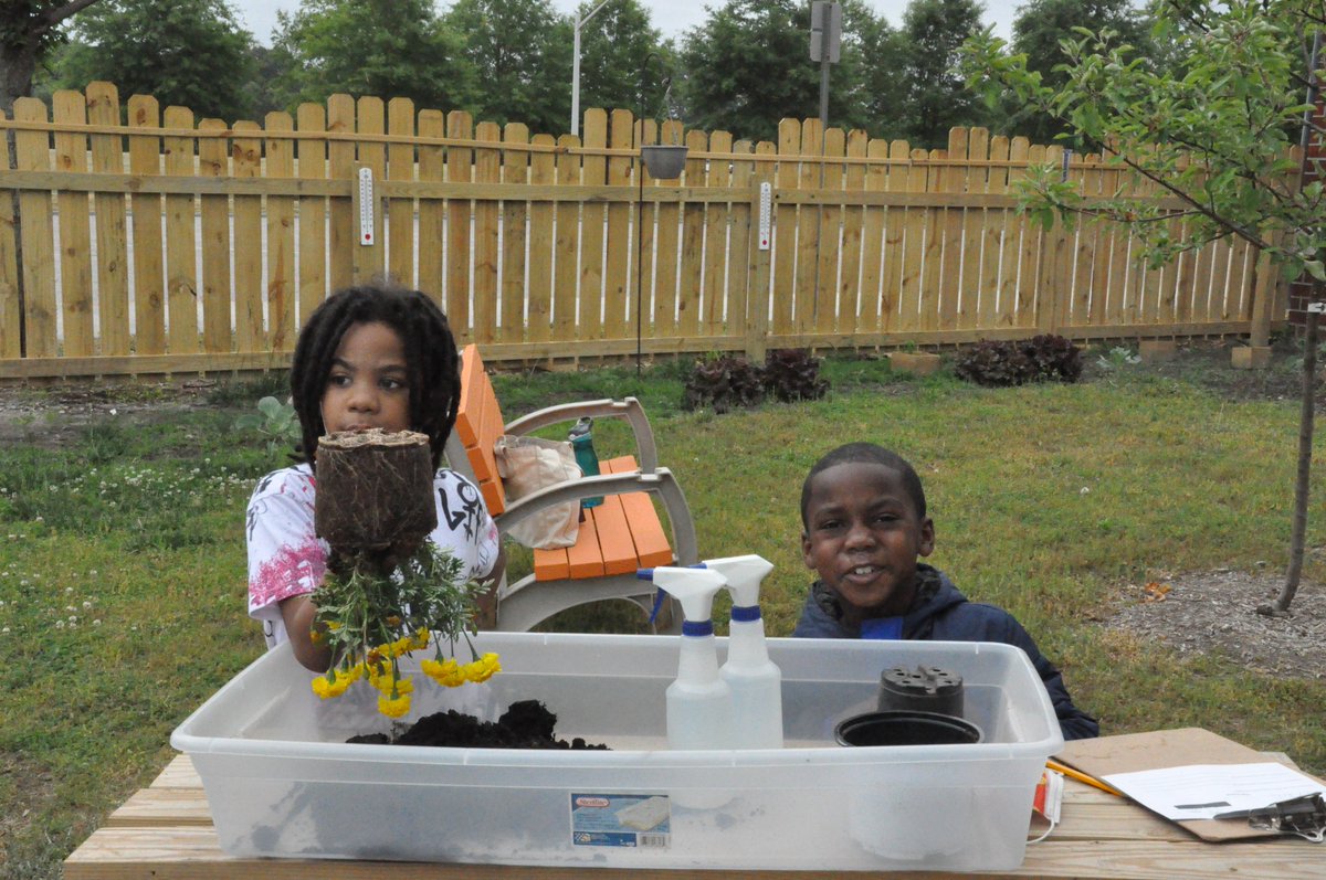 KevinRickard4's tweet image. How do plants stop erosion. That was the topic this morning in the garden. And they got to make mud castles to test it. So much fun and dirty hands. @HRichardson_VB @SeeDotWilson @MsDurio @wkamaubell #vbalwayslearning