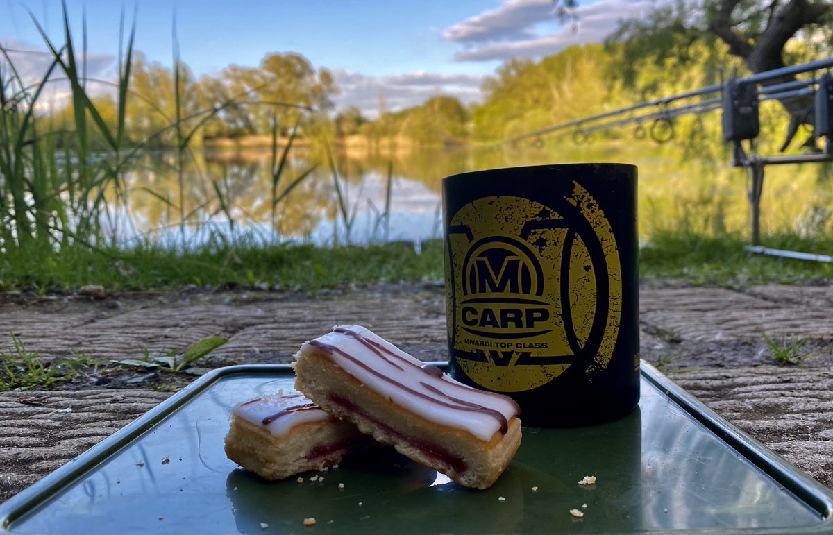 A lake, A brew and Bakewell slices