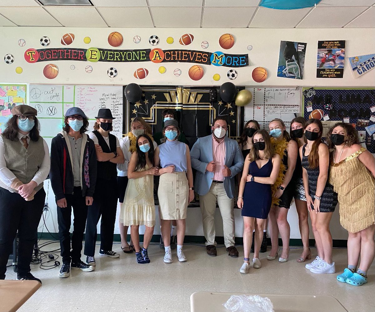 MrLima71's tweet photo. Great day for a Gatsby Party in C28... old sport. #Gatsby #finally #oldsport #thegreenlight #APLitisLIT https://t.co/Fy793VZgbC
