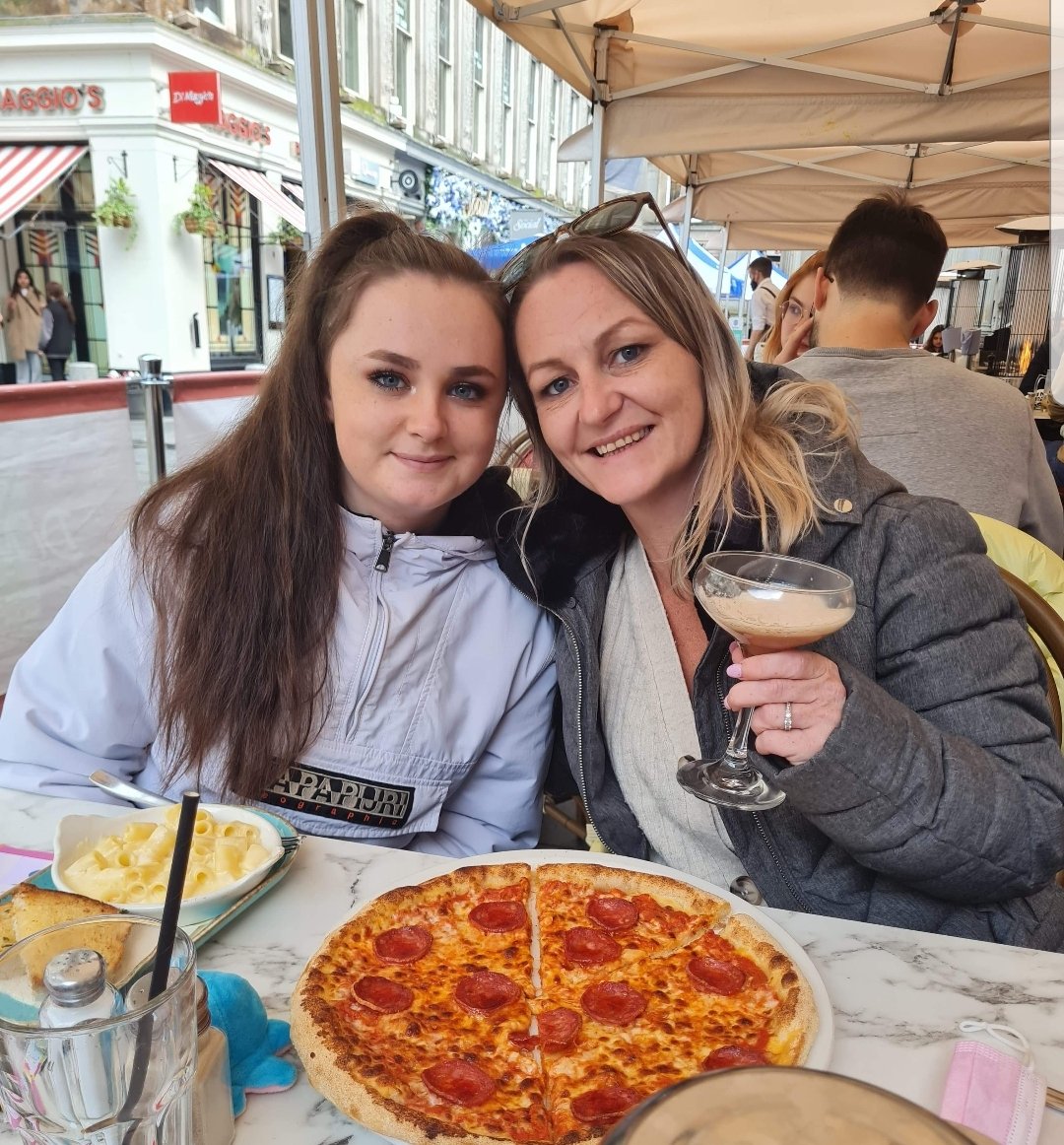 waynethehibee's tweet photo. #DiMaggios #Glasgow #family https://t.co/3JAhRFc5jG