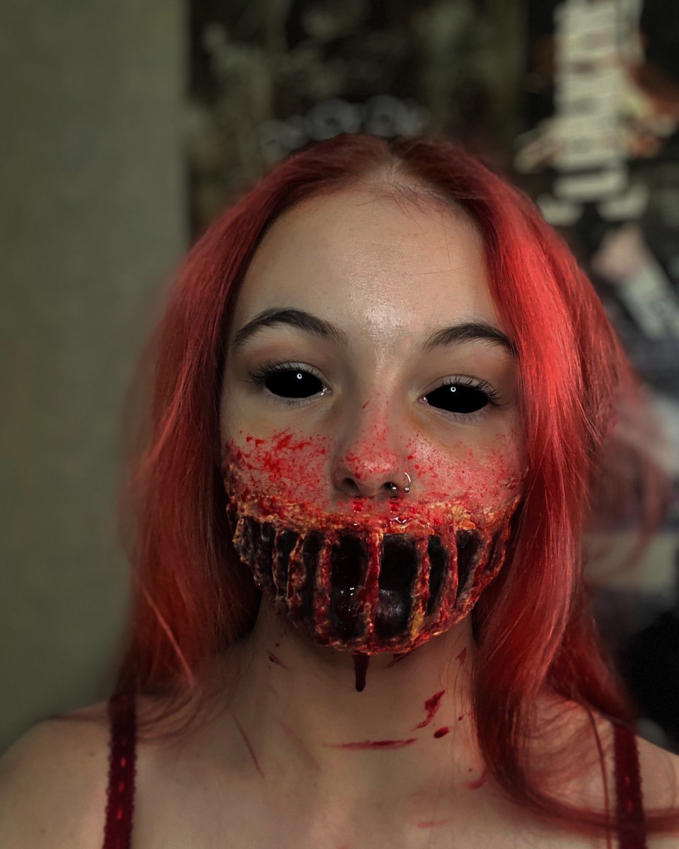 neffer_x's tweet photo. Je crois que mon plus gros kiffe ça serait que @xSqueeZie reproduise un de mes makeup pour Halloween #Squeezie https://t.co/tnSTSIBKAC