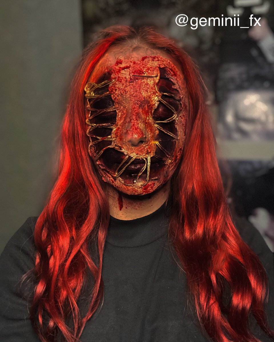 neffer_x's tweet photo. Je crois que mon plus gros kiffe ça serait que @xSqueeZie reproduise un de mes makeup pour Halloween #Squeezie https://t.co/tnSTSIBKAC