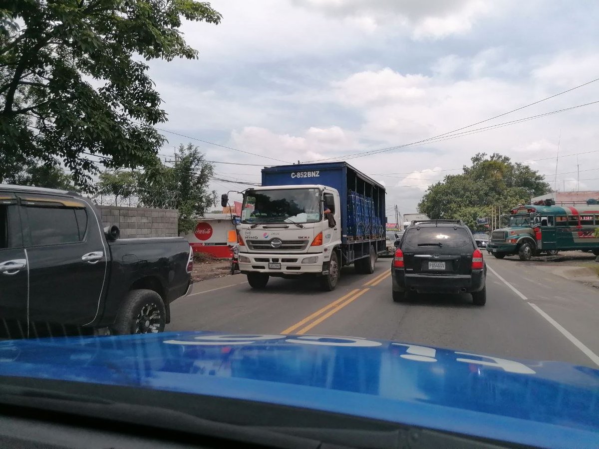 transdocnoticia's tweet photo. #SUCHITEQUEZ  🚨

Salubristas liberan la ruta, queda libre el paso en el #Km163 CA2 occidente, pero queda carga vehicular. 

¡Precaución!  Fotos: @ElRebeldeGt1 https://t.co/Dt4DPxbj7w