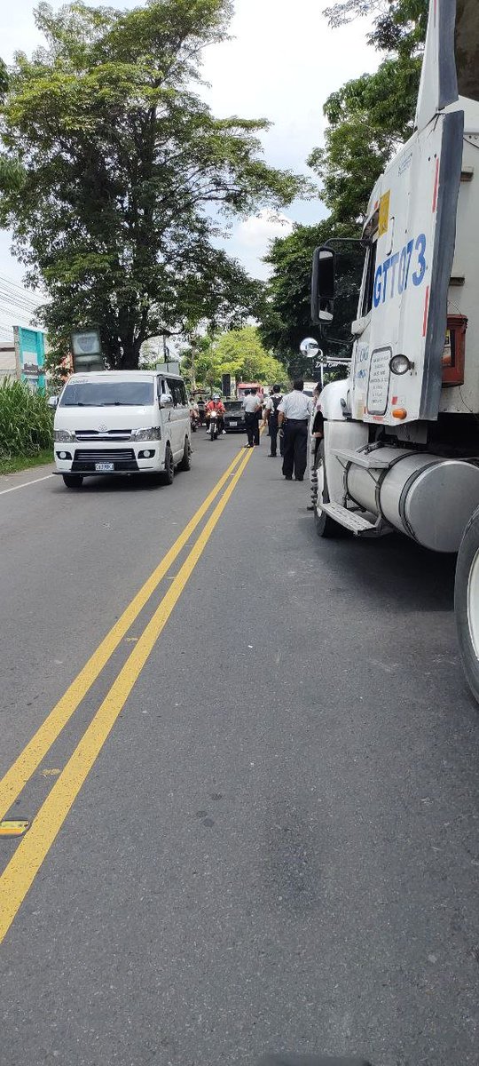 transdocnoticia's tweet photo. #SUCHITEQUEZ  🚨

Salubristas liberan la ruta, queda libre el paso en el #Km163 CA2 occidente, pero queda carga vehicular. 

¡Precaución!  Fotos: @ElRebeldeGt1 https://t.co/Dt4DPxbj7w
