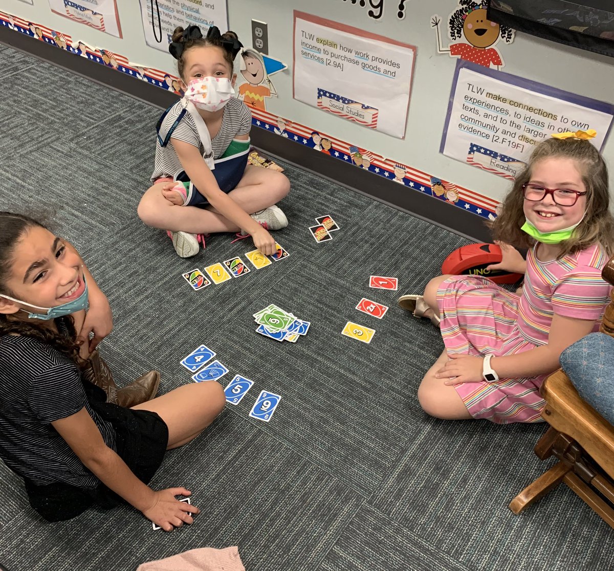 MsDant2_WLES's tweet image. Strategic minds at work! The giggling makes my day! @WillisLaneES #gamedayfun