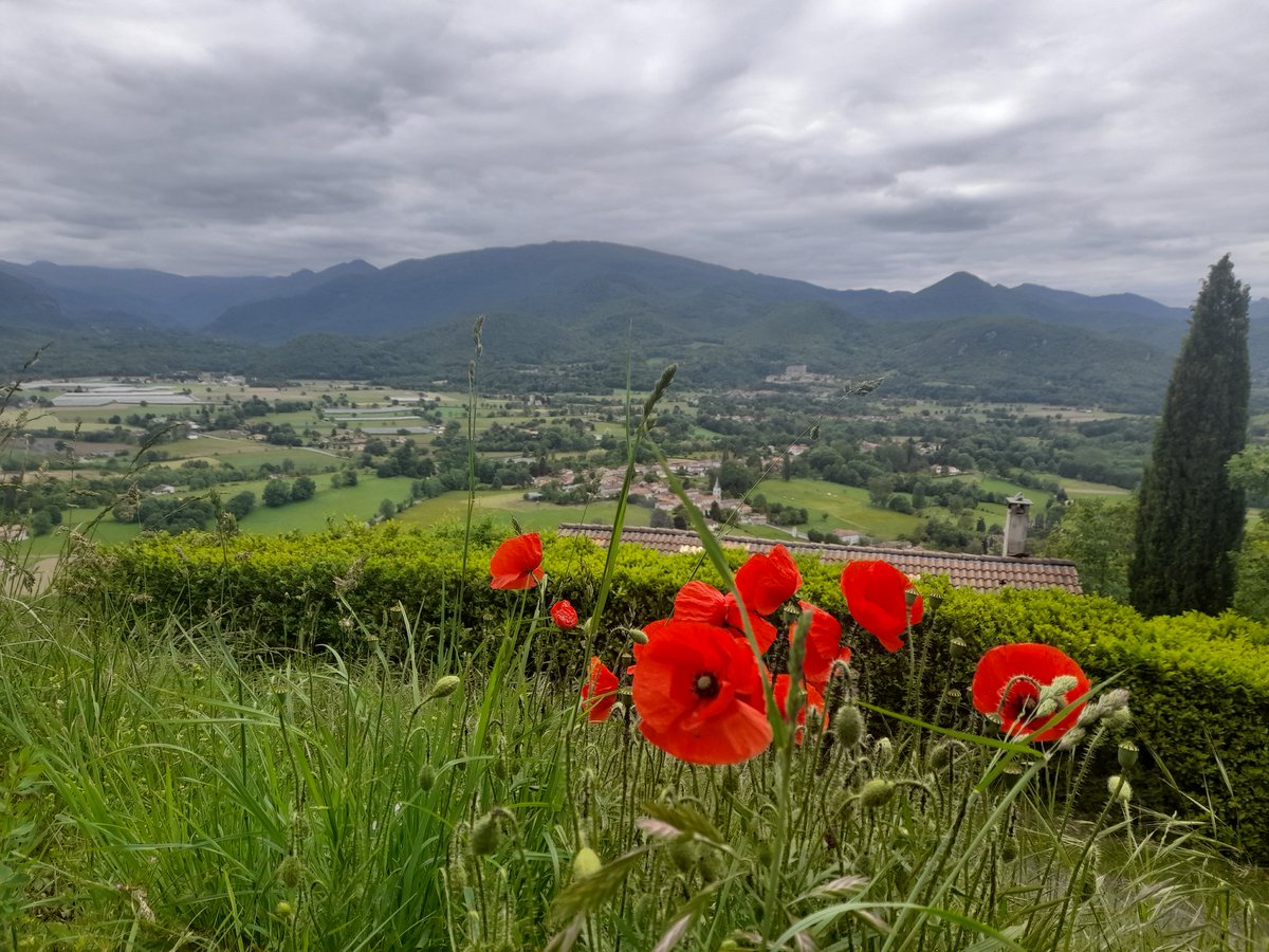 1989Gilles's tweet photo. @AlexinaVanGeel et @DanielVanGeel 

#comminges #Garonne #Pyrenees https://t.co/TFszJiSEXp