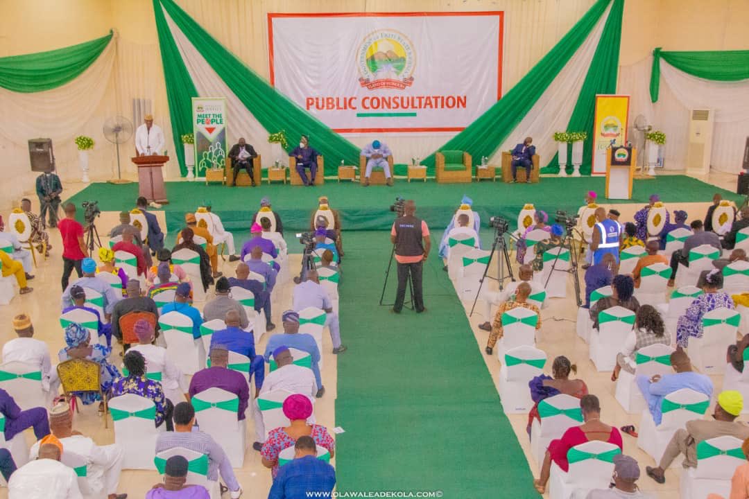Get the full statement of the <a href="/AGWalefapohunda/">Olawale Fapohunda, SAN</a> at the Public Consultation of the 1999 constitution (as amended), titled: ‘Review of the Constitution of the Federal Republic of Nigeria 1999 (As Amended)’ below:

facebook.com/54567444585528…

📸: <a href="/waleadekola_/">Olawale Adekola Nesta</a>