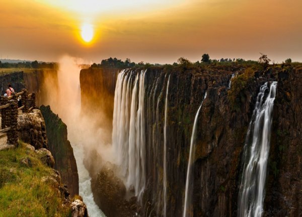 gauthie74757302's tweet photo. the Victoria Falls at sunset. Zimbabwe 🇿🇼🧡 https://t.co/SOTbXA9nU5