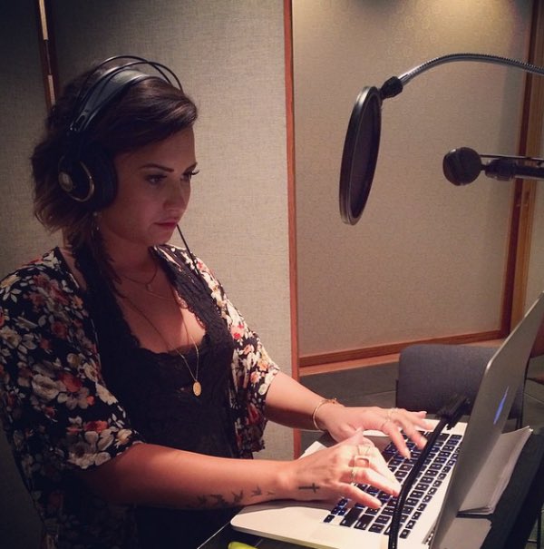 me making the song of the summer on garageband since every pop star has failed to do so