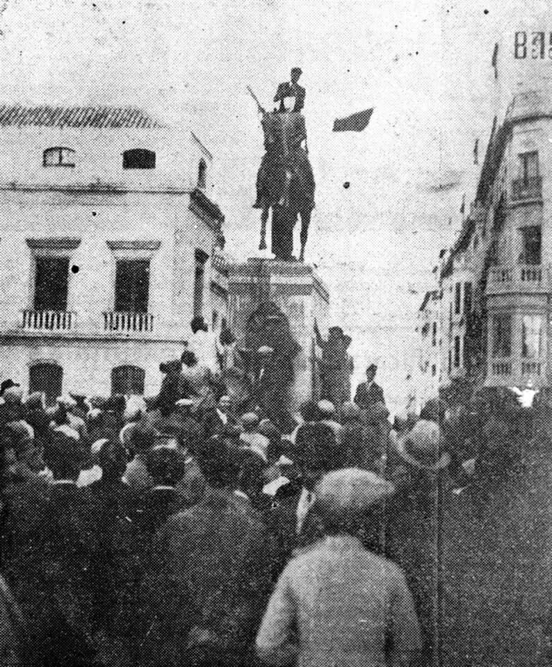 La plaza de las Tendillas durante la proclamación de la II República (14 de abril de 1931)

Fotografías de Domingo García Santos y Adolfo Torres.

(Fuente: diariocordoba.com/cultura/2021/0……… )

Salud. ✊🏻

#IIRepública #HistoriaContemporáneadeEspaña
#Córdobarepublicana