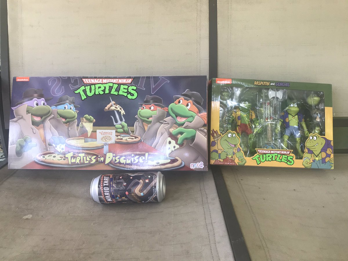 #TurtleTuesday #CollectorsHelpingCollectors BIG Thank You <a href="/Holyrol67103542/">TMN_Nate</a> on help w/ 🐸’s awhile ago &amp; @toyreviewsbyll on Turtles in Disguise 4 pack. Finding anything TMNT NECA related in general is hard any collectibles actually in SoCal LA area is so BIG THANK YOU helping out!