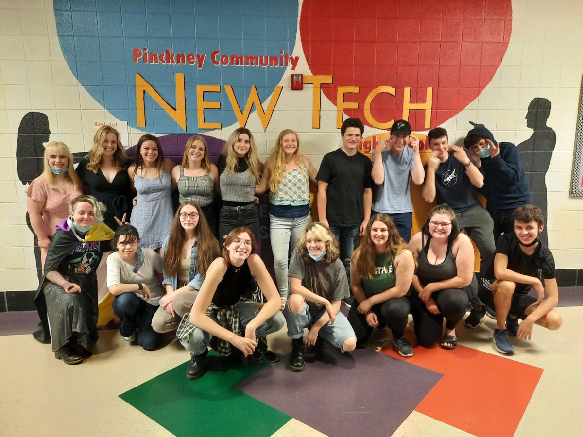 PinckneyNewTech's tweet photo. Happy last day, Seniors!! https://t.co/ktzrcsJtcN