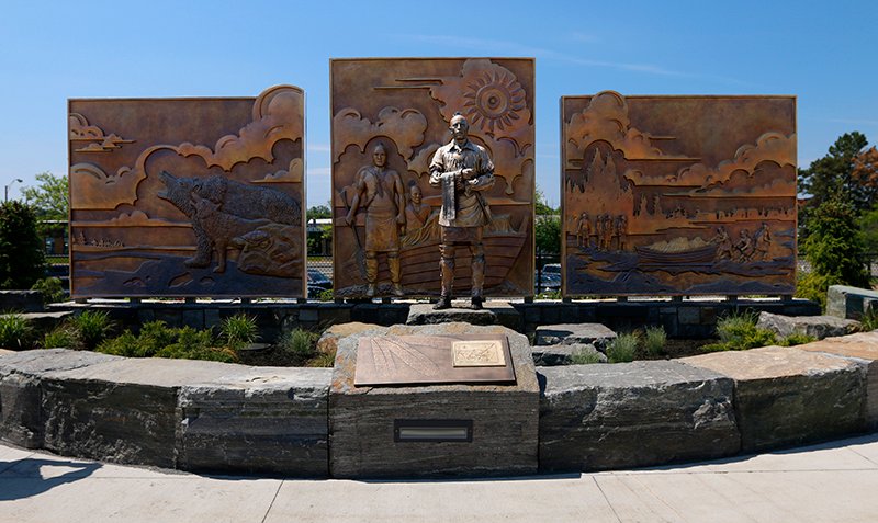 OneidaNatnNews's tweet photo. The Oneida Indian Nation, together with officials from Oneida County and the City of Rome, today unveiled a new bronze sculpture and public artwork that commemorates the historic Oneida Carrying Place. @AJPicenteJr @CityofRomeNY

Read: https://t.co/7GoPftGUZG https://t.co/aUMUHRSkrH
