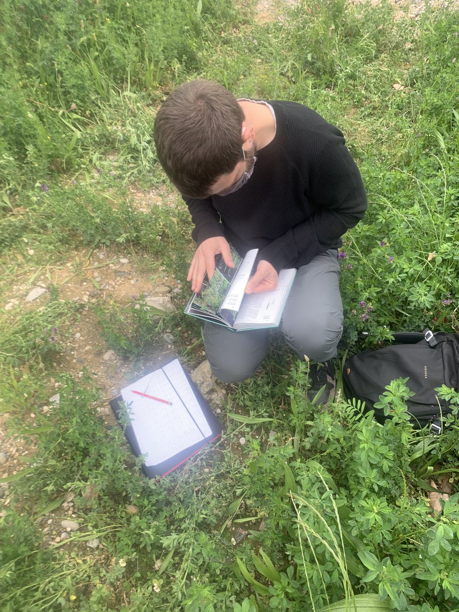 ThomPommier's tweet photo. Encore une belle journée d’échantillonnage sur les andins de @SplConfluence! Suivis de près par l’équipe de tournage! Avec l’apport de NLegay pour la bota urbaine! 🙏🏻 https://t.co/x6WWu5wZyz