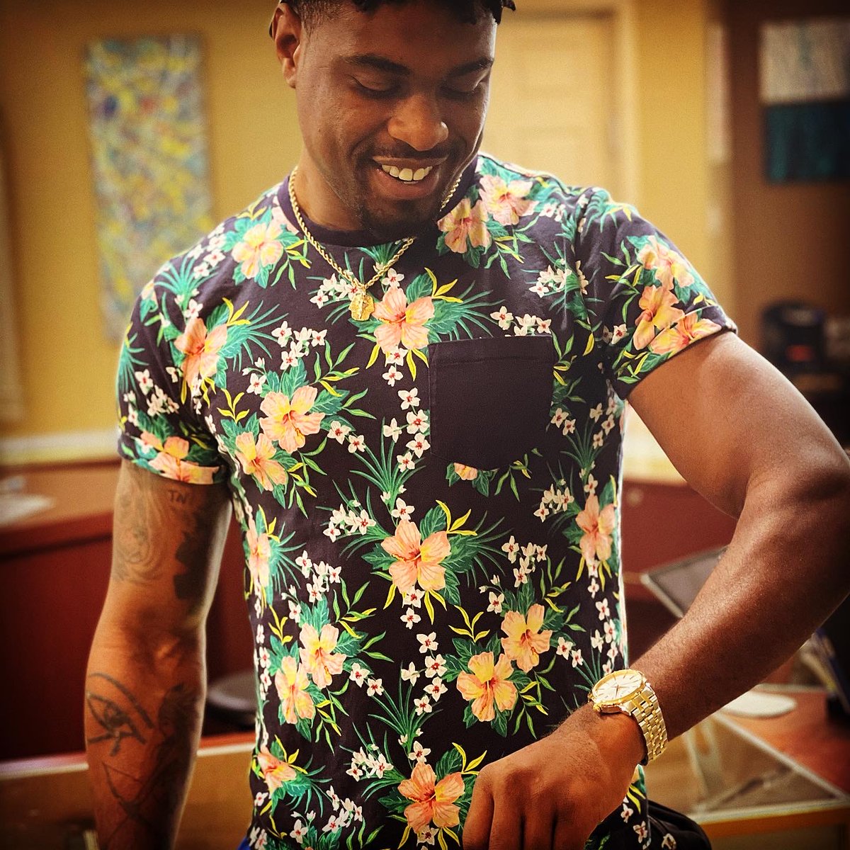 A big shoutout to pro mixed martial artist <a href="/jaleelwillis1/">Jaleel Willis</a>  for stopping by the shop! Everyone wish him congrats on his recent win on @SHOsports  in the <a href="/BellatorMMA/">Bellator MMA</a> cage!

<a href="/TISSOT/">TISSOT</a>  #Memphis #gold #mensfashion #champ #mma