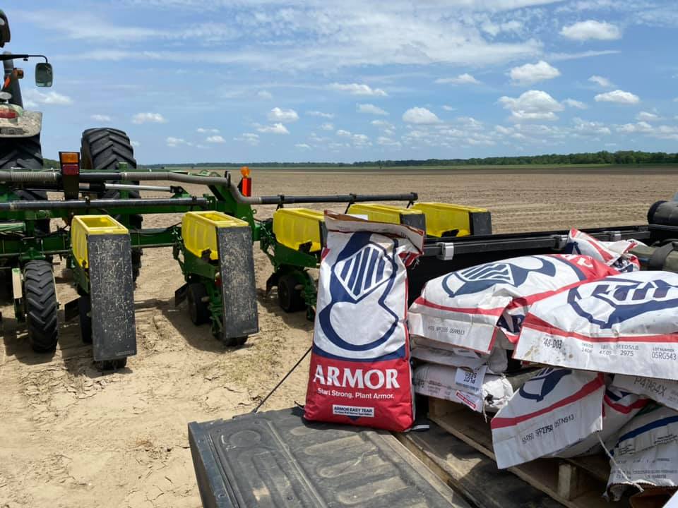 ArmorSeed's tweet image. Locked, loaded and ready to go on Ed Clarke Farms in Hughes, Arkansas! Excited about this #soybeanplot and looking forward to following all season long. #ArmorBeans #plant21 #StartStrong